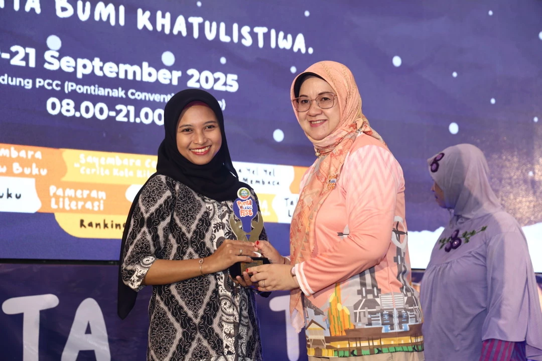 Tetap Membaca di Tengah Kesibukan, Ika Mella Digelari Pemustaka Terlama