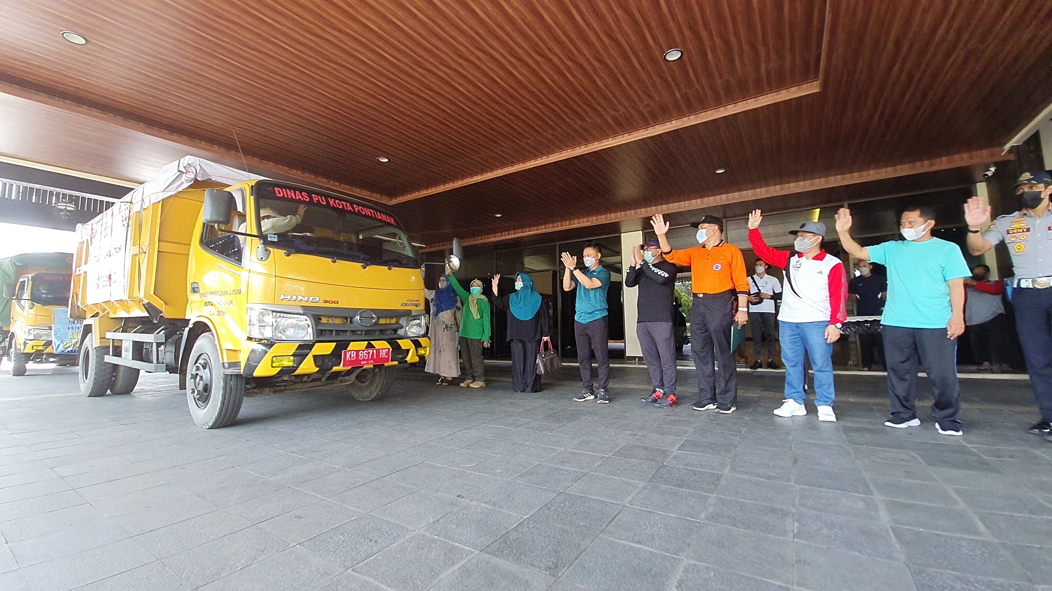 Pemkot dan TP PKK Pontianak Kirim Bantuan Bagi Korban Banjir