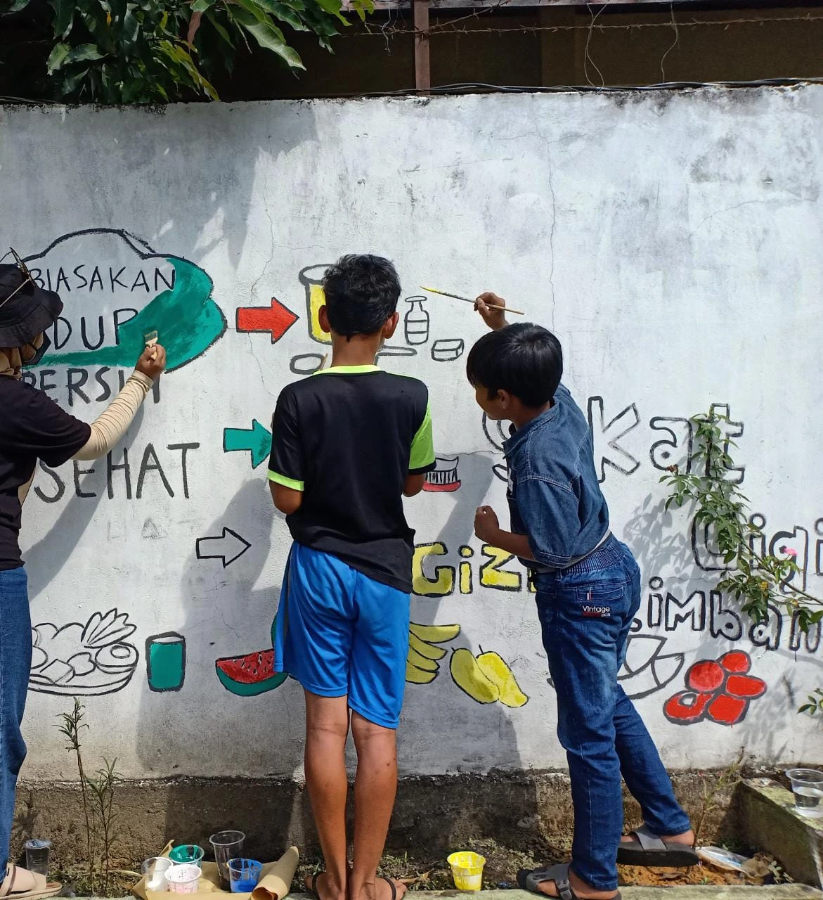Bentuk Karakter Anak dengan Gambar Mural