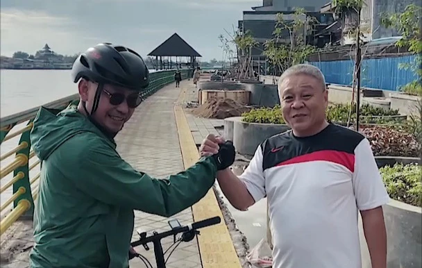 Edi Sapa Warga di Waterfront, Teri : Waterfront Sangat Bagus