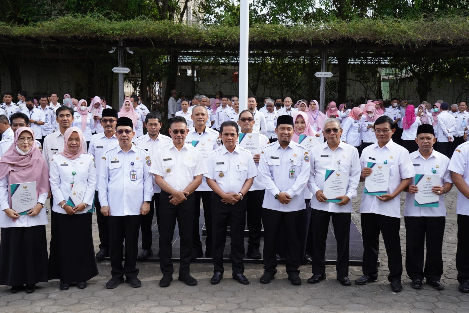 Serahkan 31 DPA, Edi Minta Perangkat Daerah Mulai Laksanakan Program Strategis