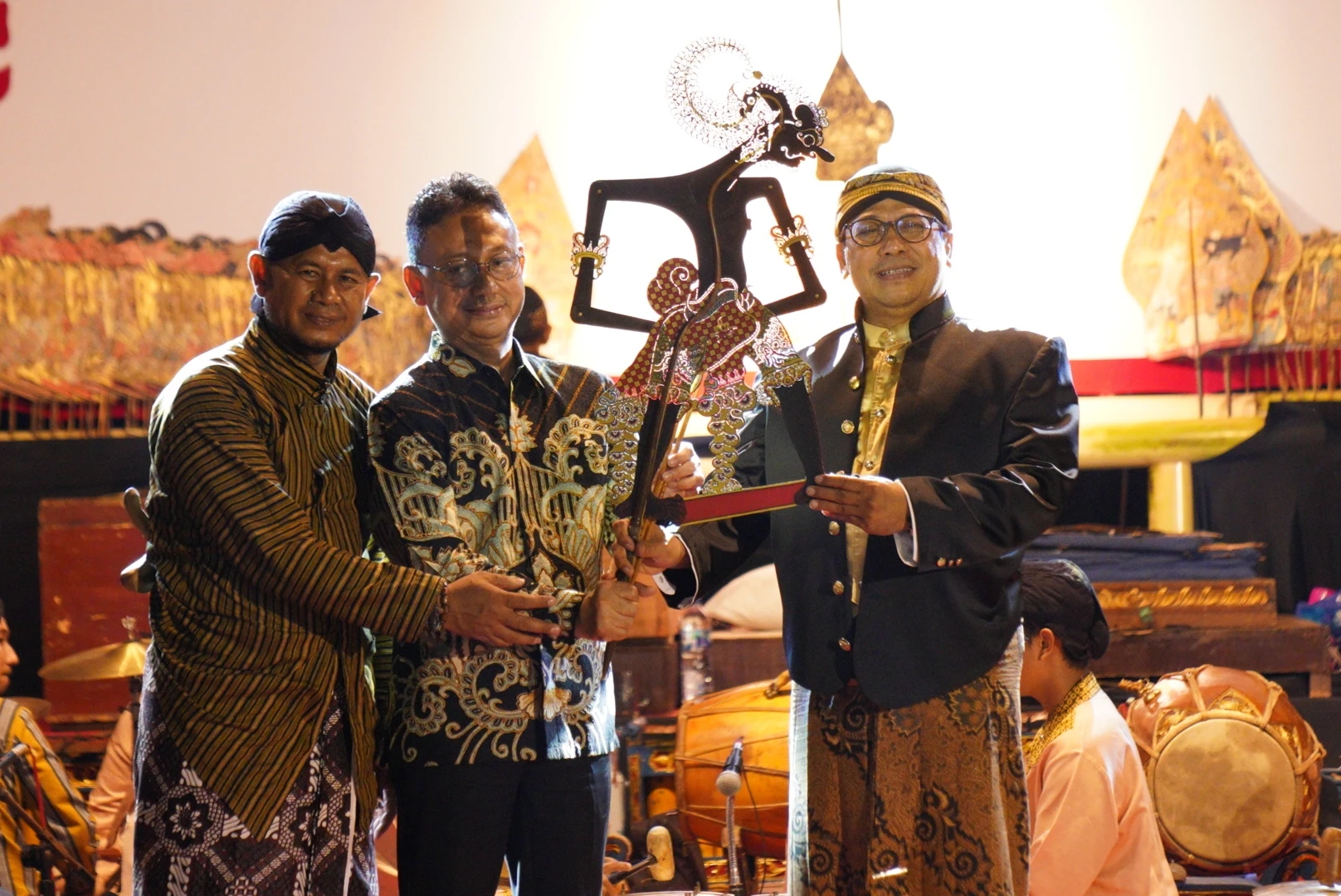Rawat Budaya Lewat Pagelaran Wayang Kulit