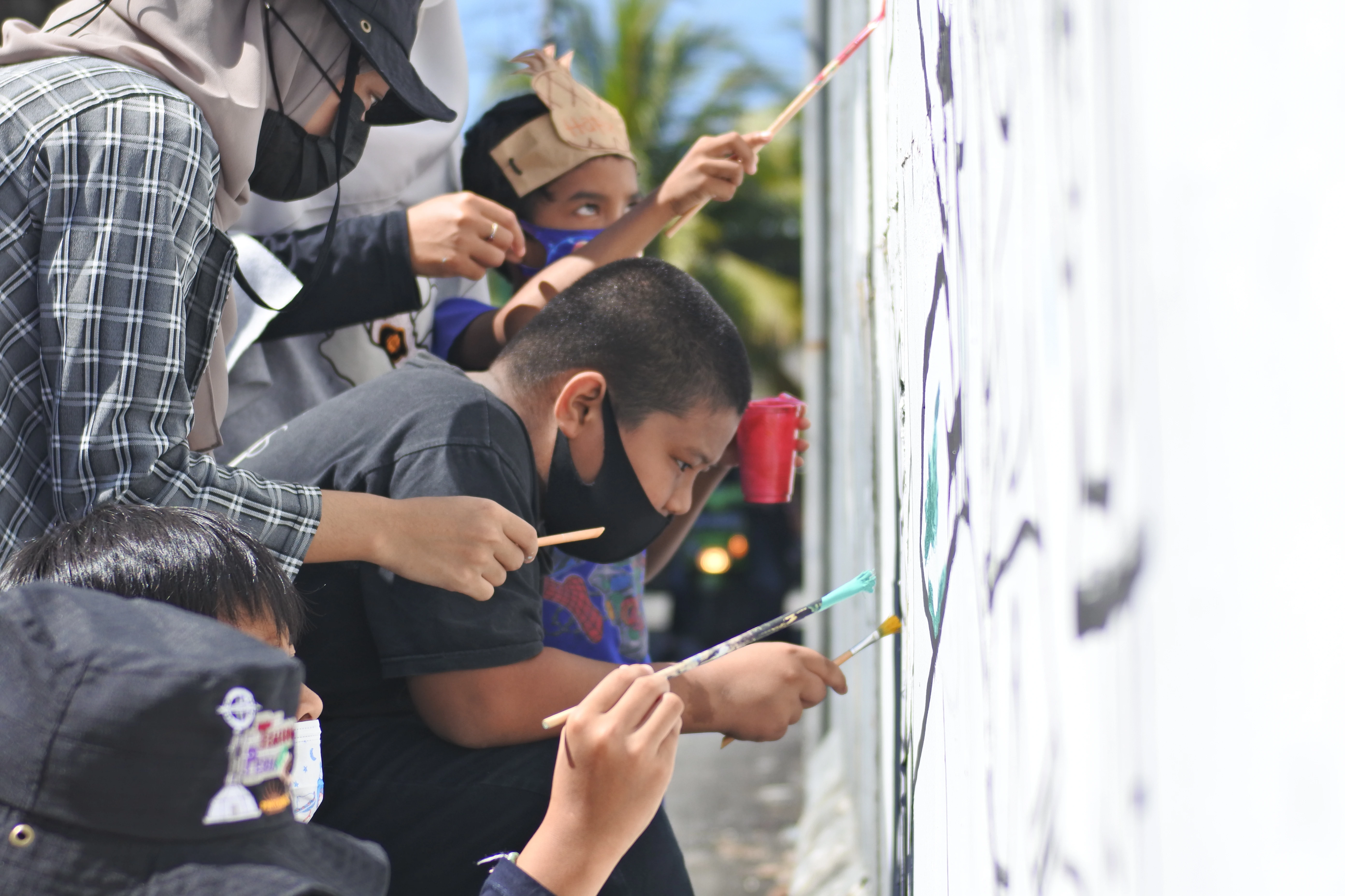 Anak-Anak Turut Ramaikan Aksi Mural