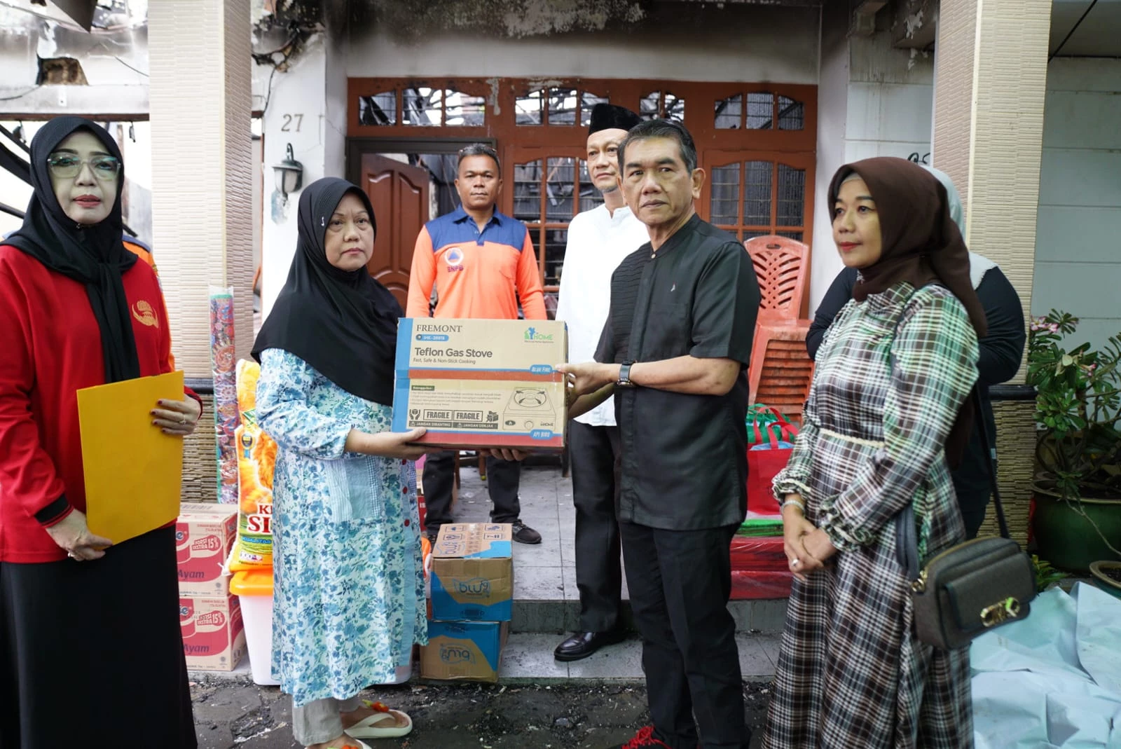 Pj Wako Serahkan Bantuan Korban Kebakaran di Suwignyo