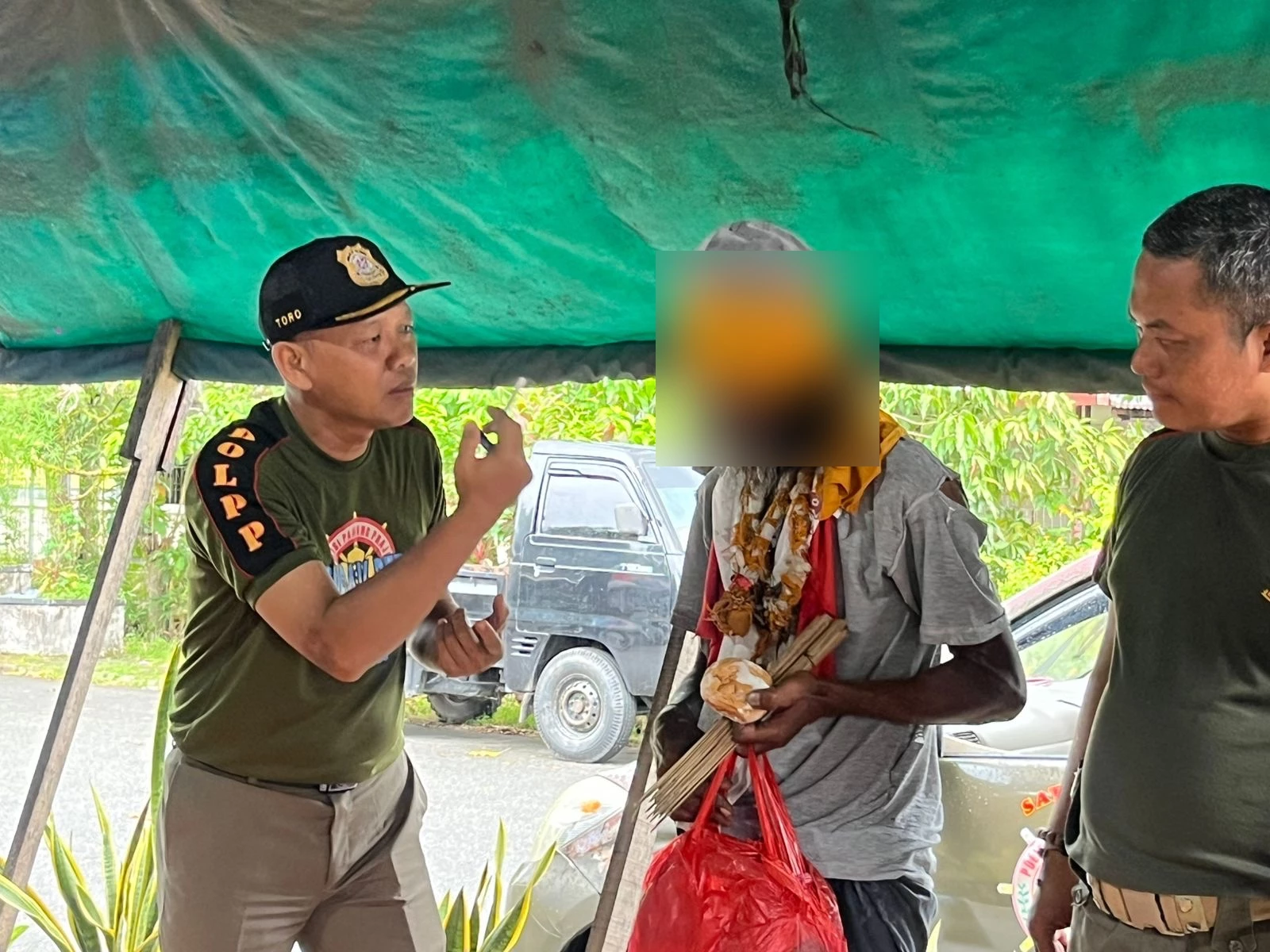 Satpol PP dan Dinsos Evakuasi ODGJ di Jalan Rajawali