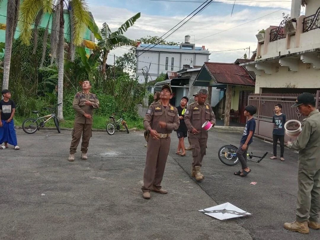 Nekat Main Layangan, Terancam Didenda dan KTP Diblokir