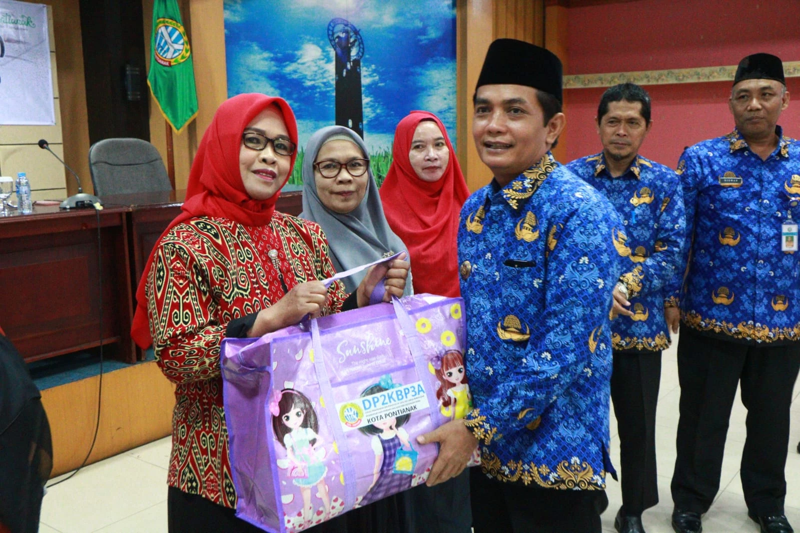 Posyandu Terima Bantuan 96 Alat Permainan Edukatif