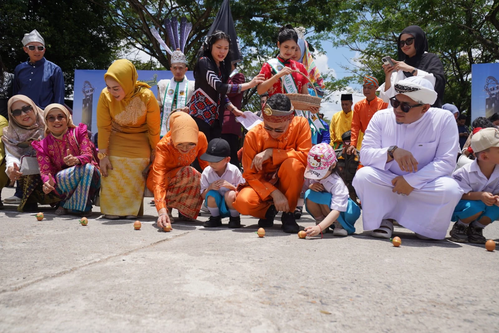 Robby 3 Wheels Terkesan Tiada Bayangan di Tugu Khatulistiwa