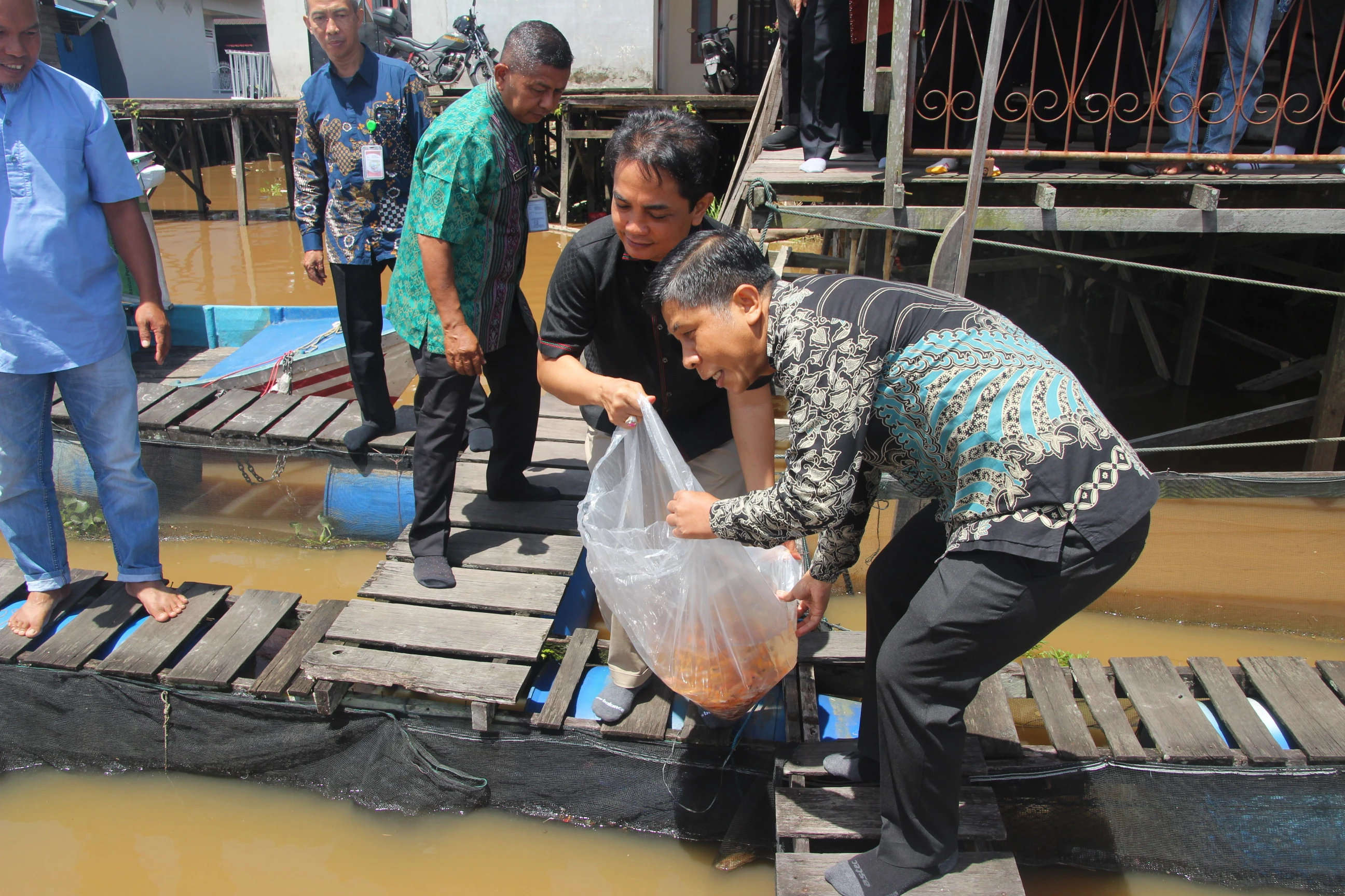 Pemkot Salurkan 10 ribu Benih Ikan ke Kelompok Pembudidaya