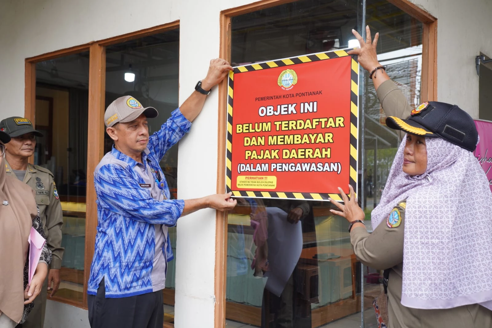 Tunggak Pajak, Lima Resto dan Kafe Dilabeli Stiker Merah