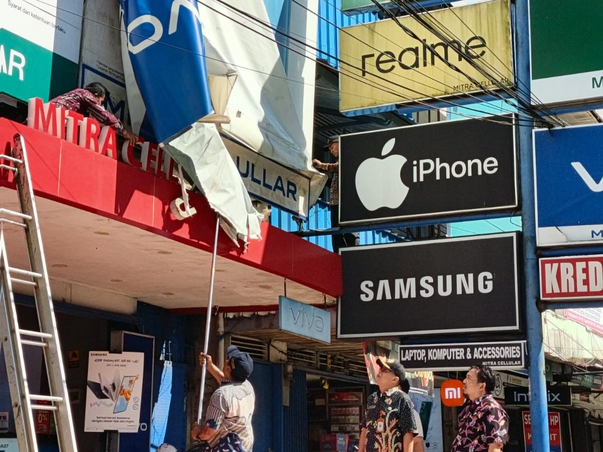 Abai Pajak, Papan Reklame Vivo dan Sosro Dibongkar