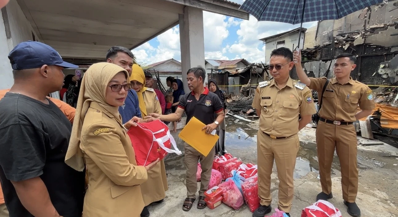 Wako Serahkan Bantuan Korban Kebakaran Panglima Aim