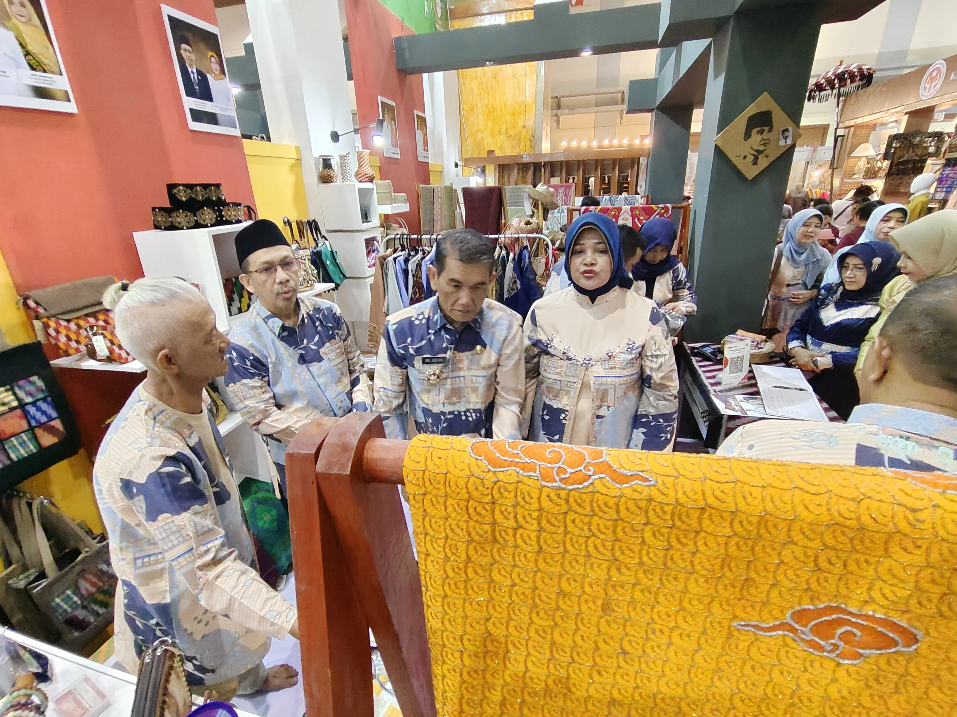 Anita Puji Kerajinan Karya Pengrajin Pontianak di Inacraft