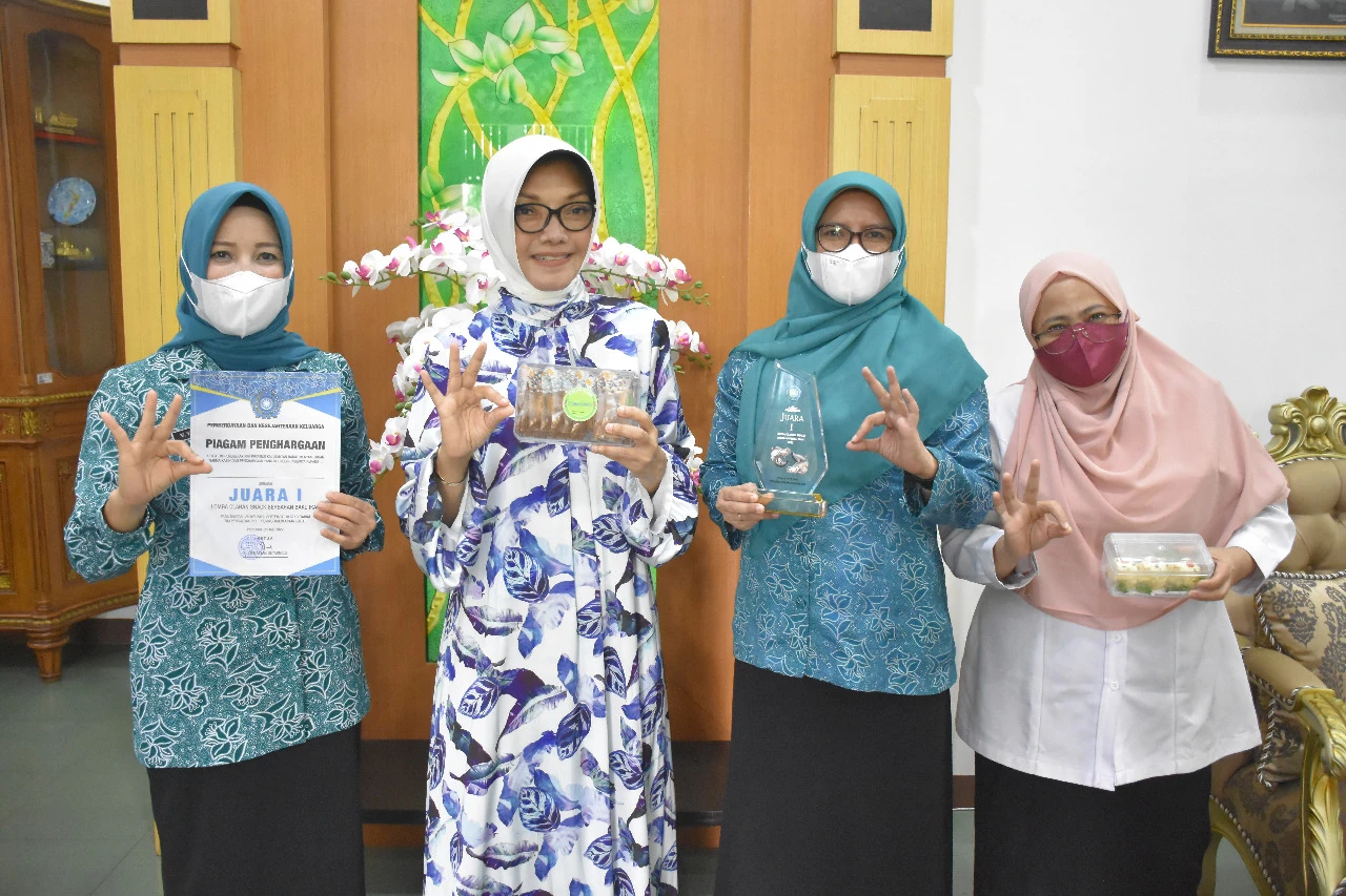 PKK Pontianak Raih Juara I Lomba Olahan Snack Berbahan Baku Ikan