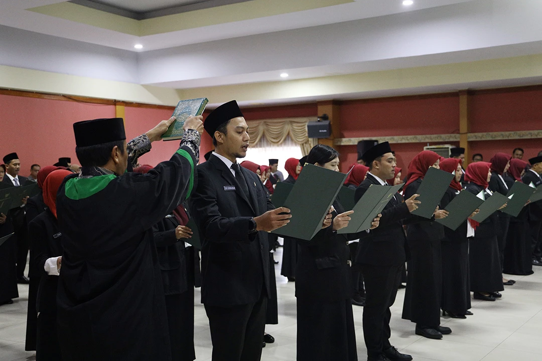 69 Pejabat Fungsional Dilantik, Edi Tekankan Pelayanan 5S