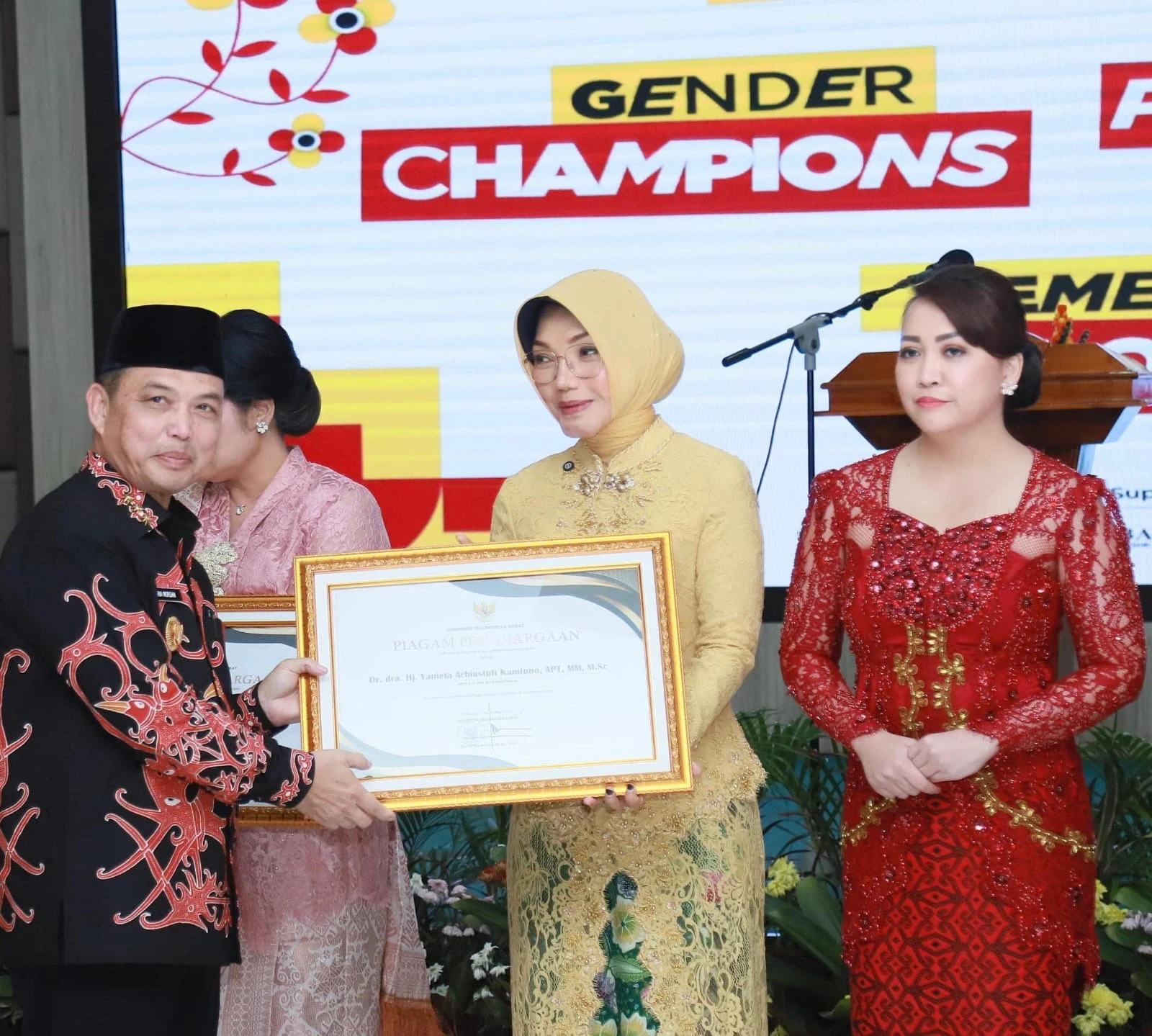 Yanieta Dianugerahi Penghargaan Gender Champion