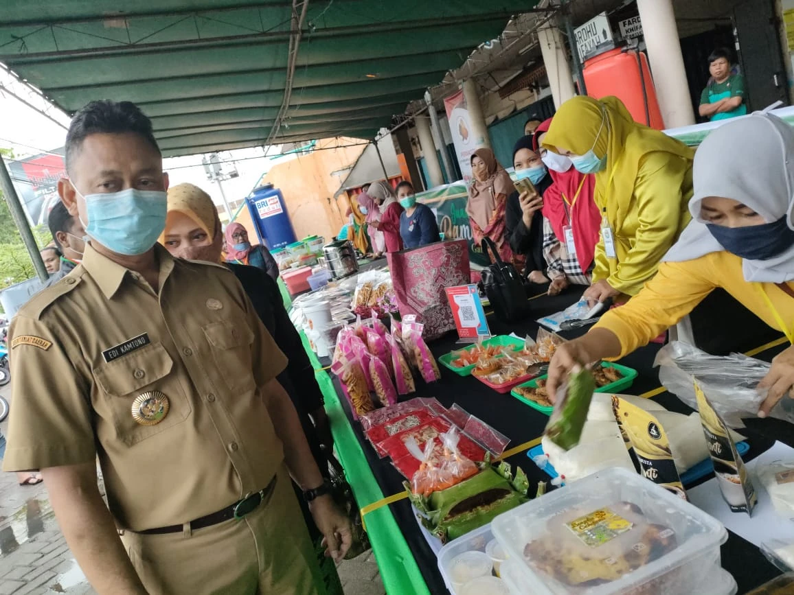 Wali Kota Edi Kamtono Berbelanja Takjil di Pasar Juadah