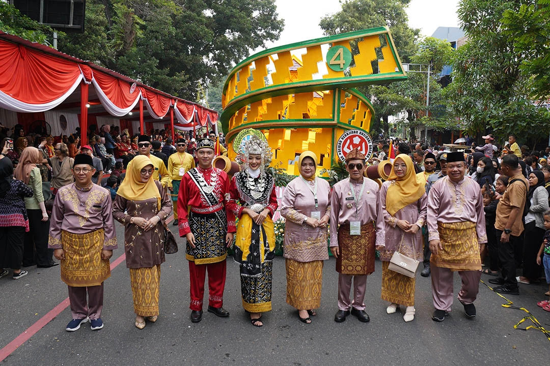 Mobil Hias Replika Tanjak Motif Corak Insang Pikat Warga Solo