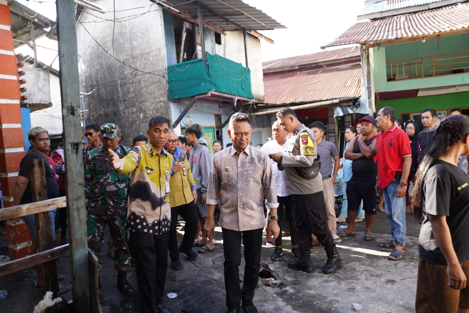 Tinjau Korban Kebakaran di Beting, Wako Edi Pastikan Bantuan Segera Disalurkan