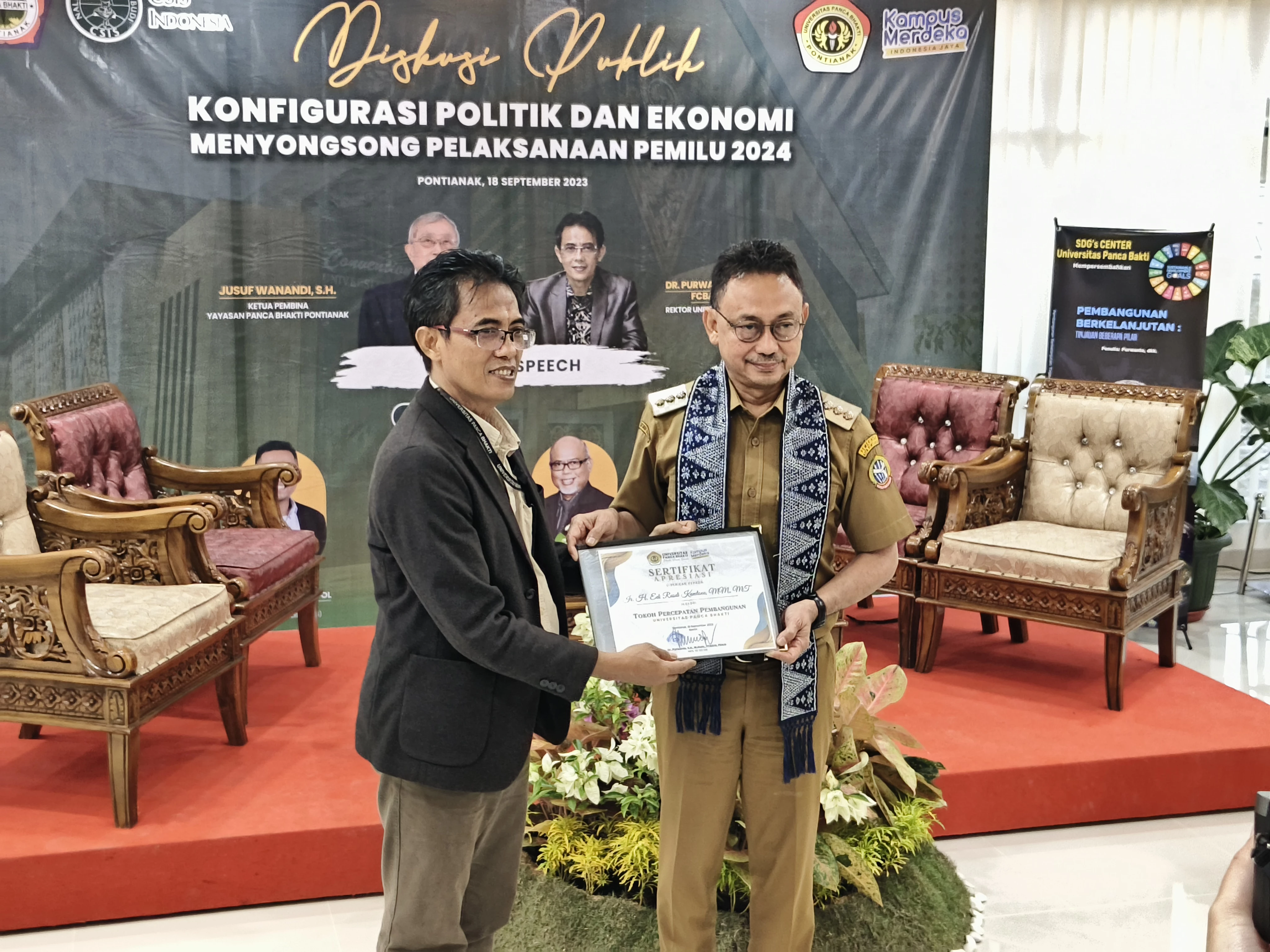 UPB Nobatkan Edi Kamtono Sebagai Tokoh Percepatan Pembangunan