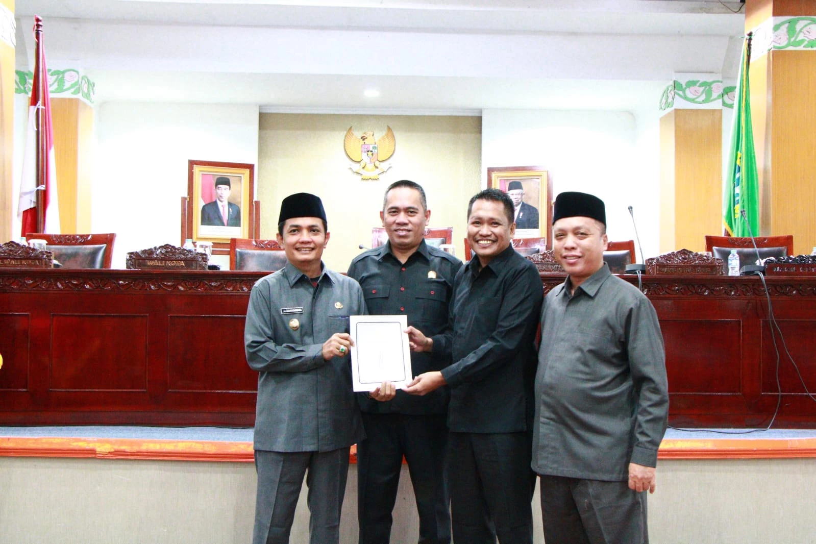 Bahasan Sampaikan Jawaban Wali Kota kepada Fraksi DPRD Terhadap Empat Raperda