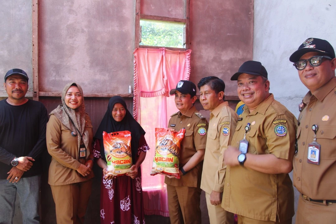Pemkot Salurkan Bantuan Petani Terdampak Puting Beliung