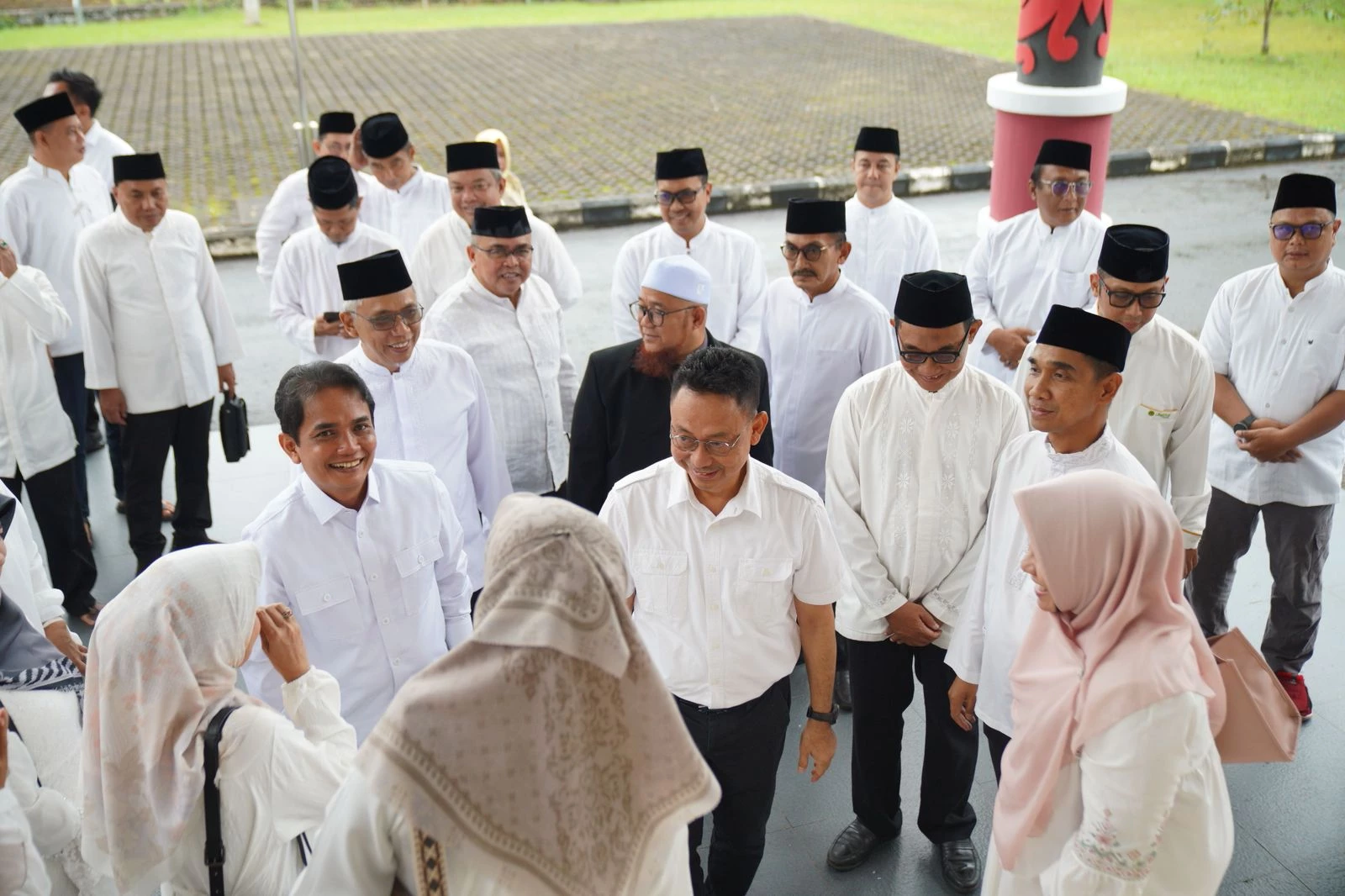 Suasana Haru Sambut Kedatangan Edi-Bahasan