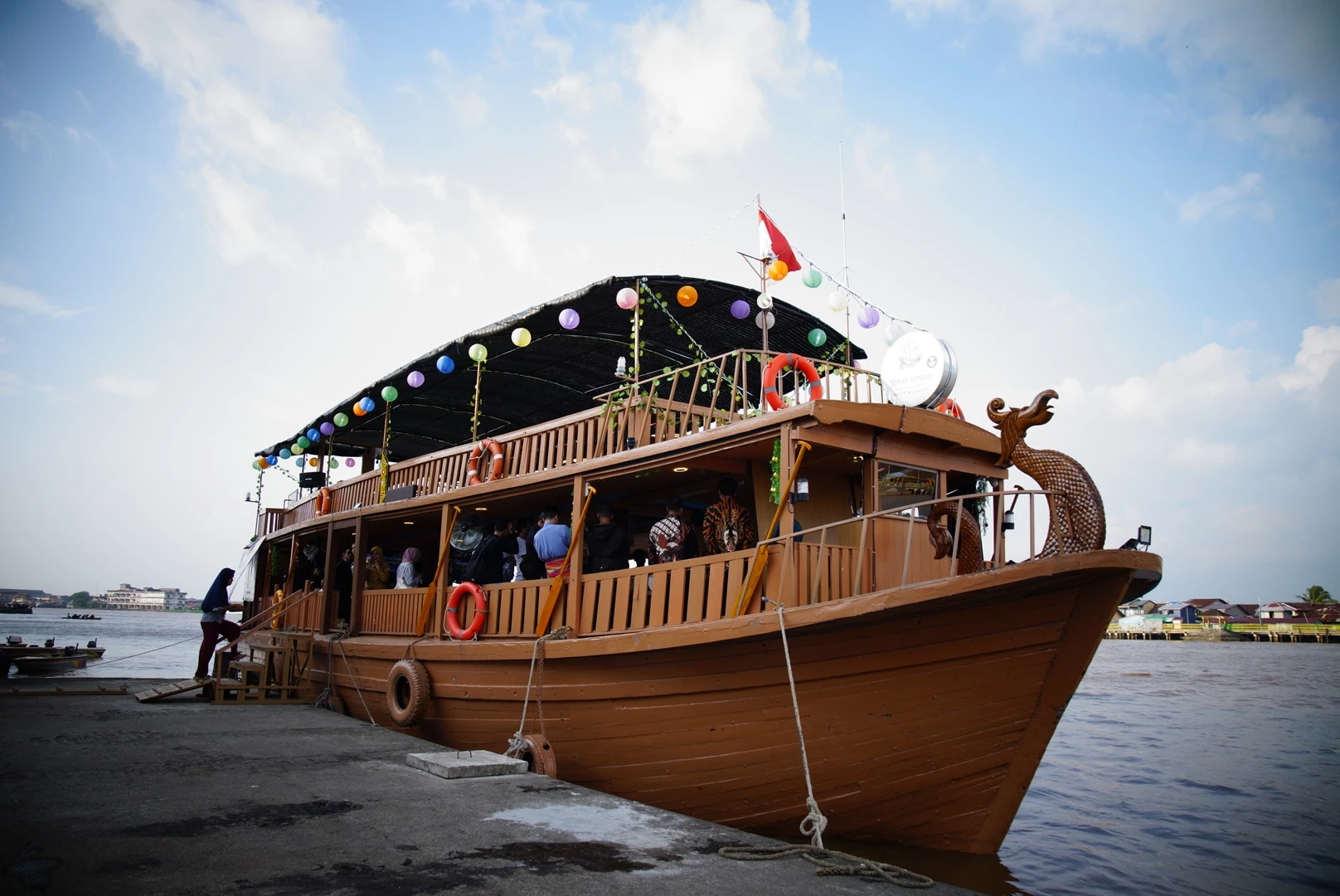 Kapal Wisata Tepian Senghie Suguhkan Keindahan Sungai Kapuas