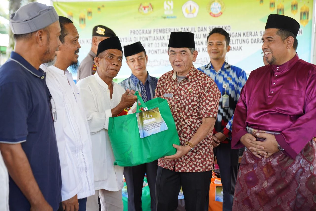 Pj Wako Apresiasi Konsulat Malaysia Berbagi Takjil dan Sembako