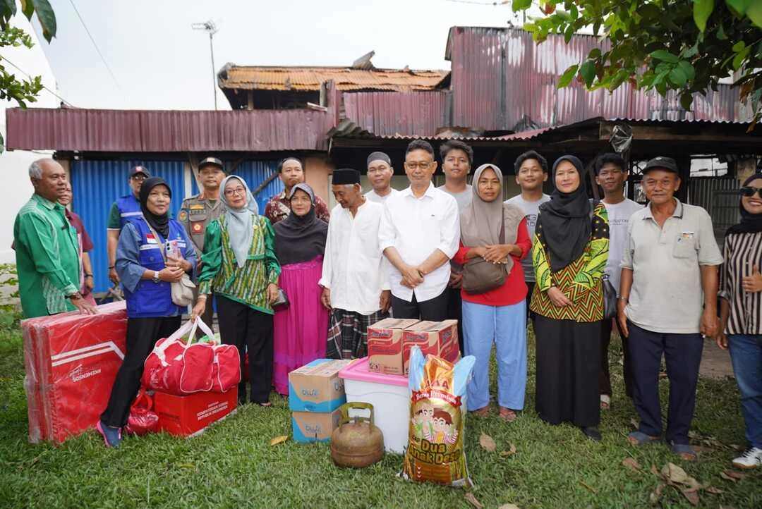 Wako Edi Serahkan Bantuan untuk Korban Kebakaran di Dua Titik