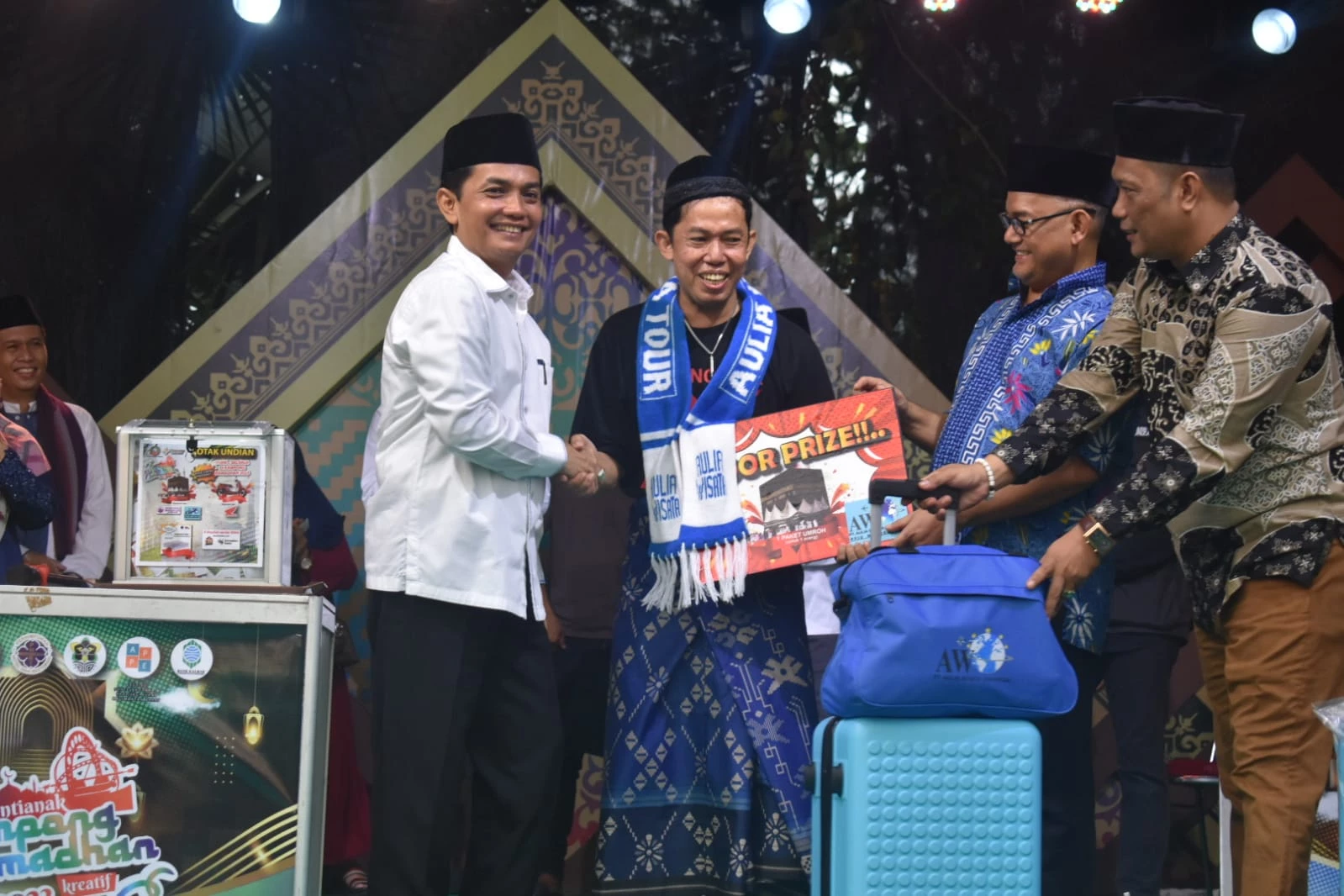 Solihin dan Rendy Bahagia Dapat Hadiah Umroh