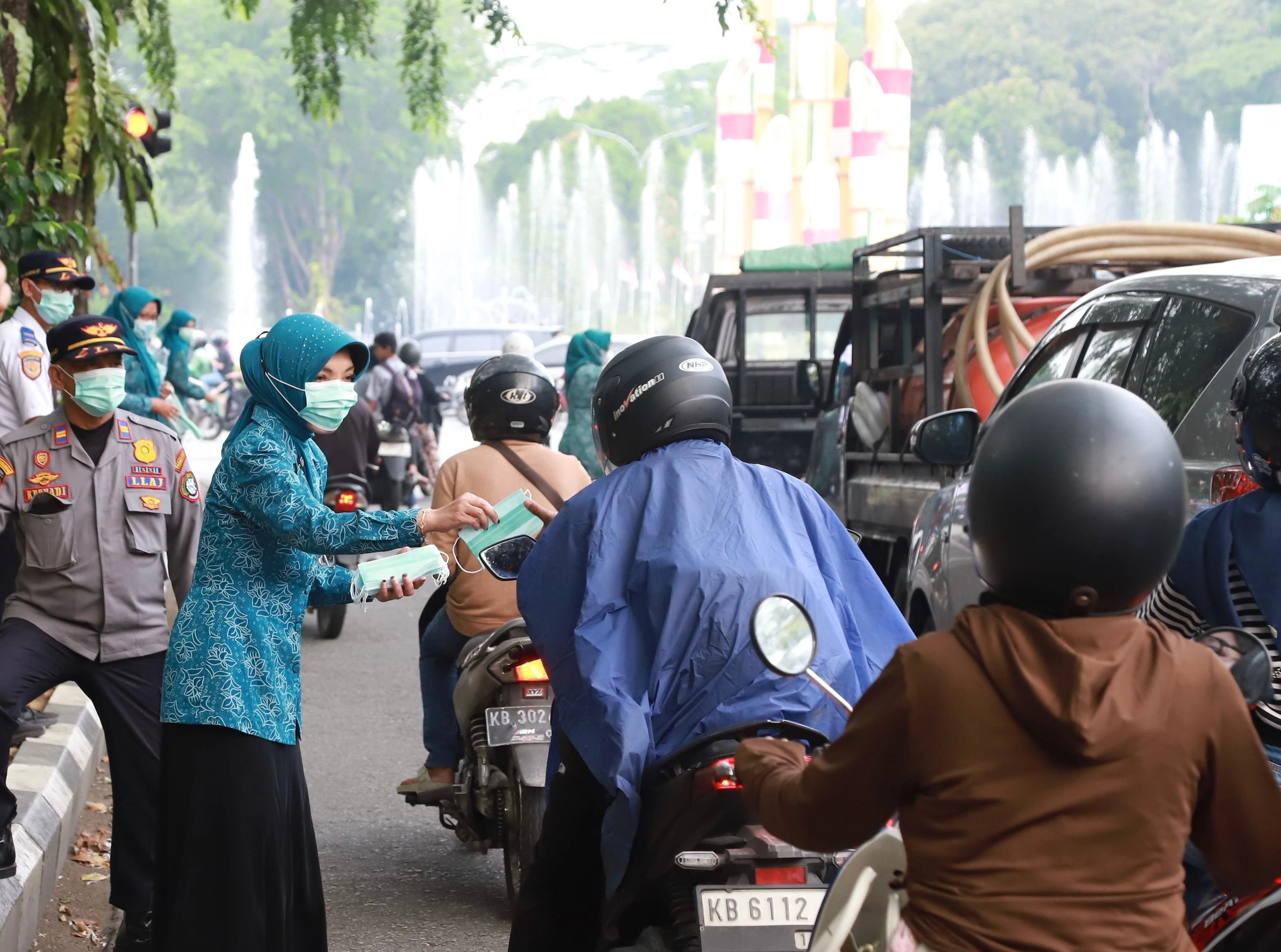 Waspada Dampak Asap, TP PKK Pontianak Bagikan Masker