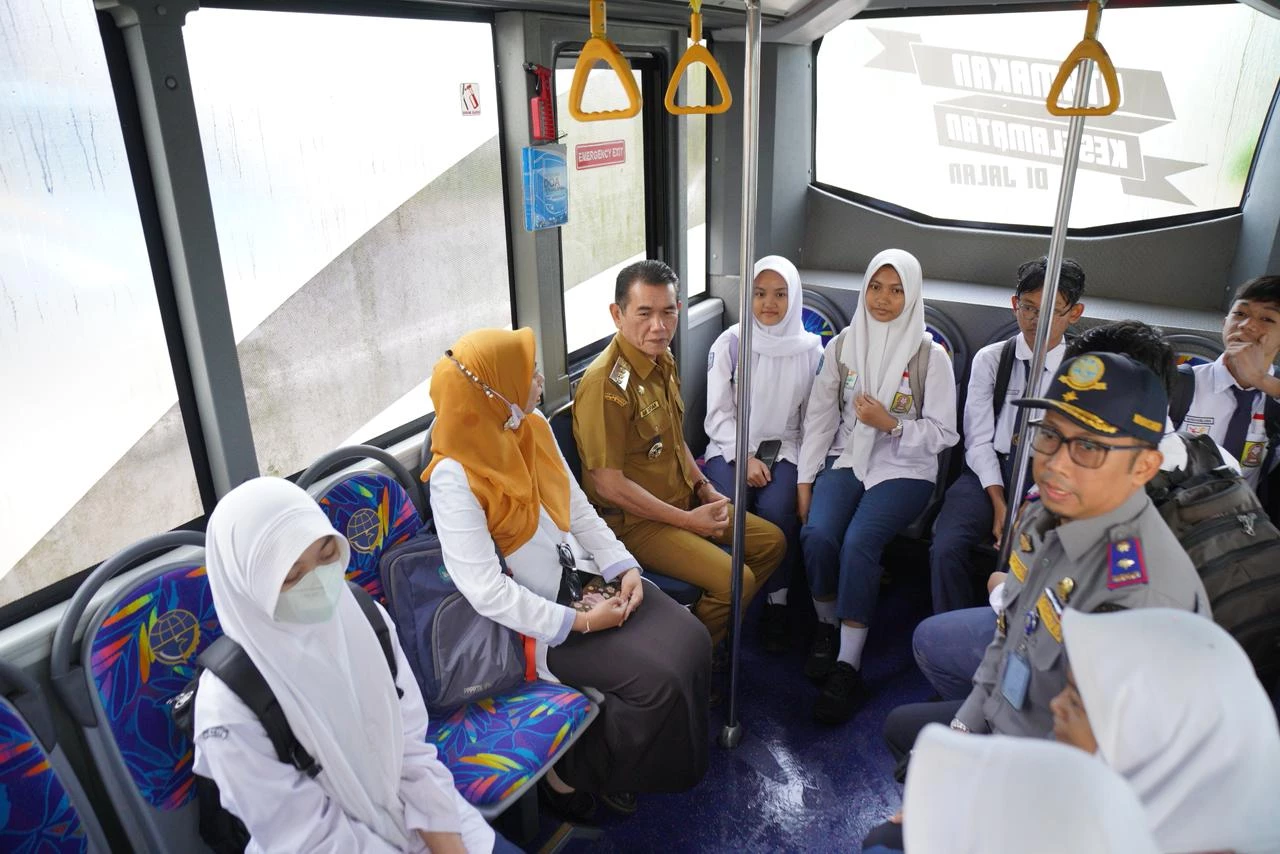 Pj Wako Imbau Siswa Naik Bus Gratis ke Sekolah