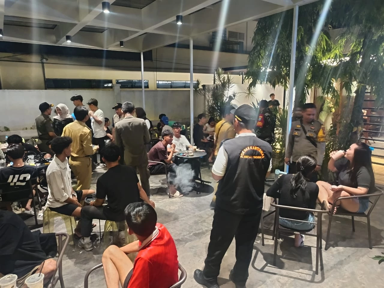 Tim Gabungan Sosialisasikan Perwa Pembatasan Jam Malam Anak di Pontianak Kota