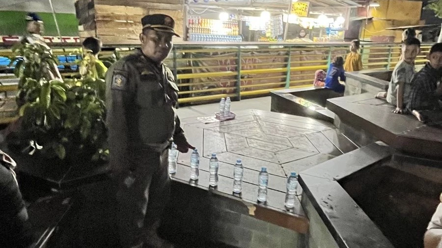 Larang Pengunjung Duduk di Waterfront, Satpol PP Tertibkan PKL