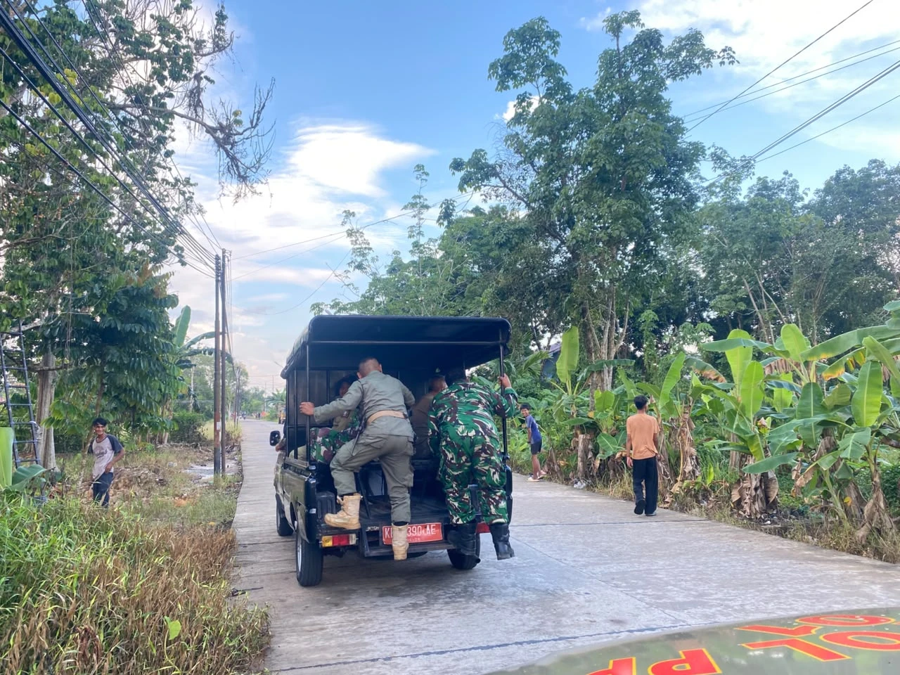 Satpol PP Pontianak Amankan Sejumlah Layangan dan Gelondongan