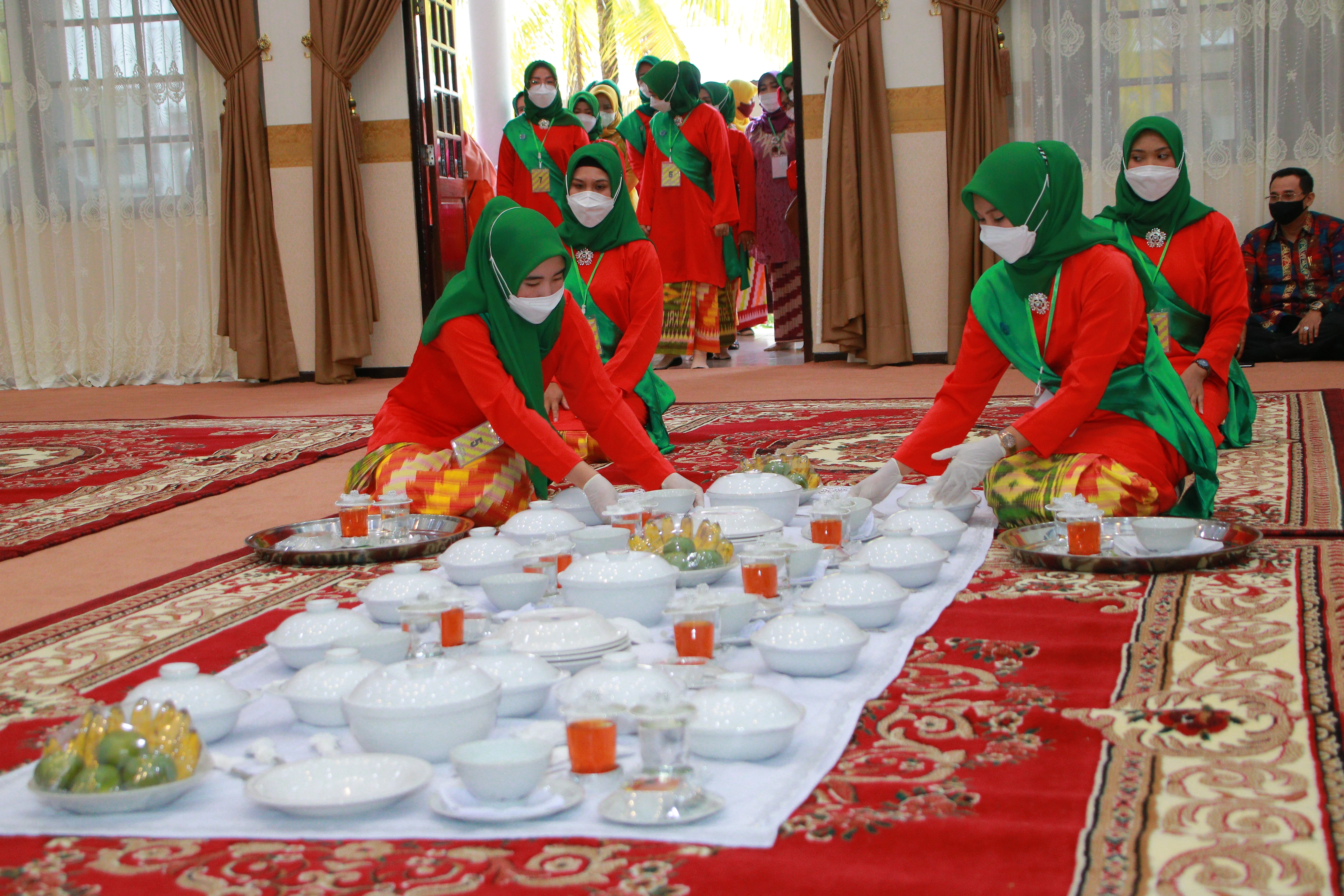 Lestarikan Budaya Melayu Lewat Festival Saprahan