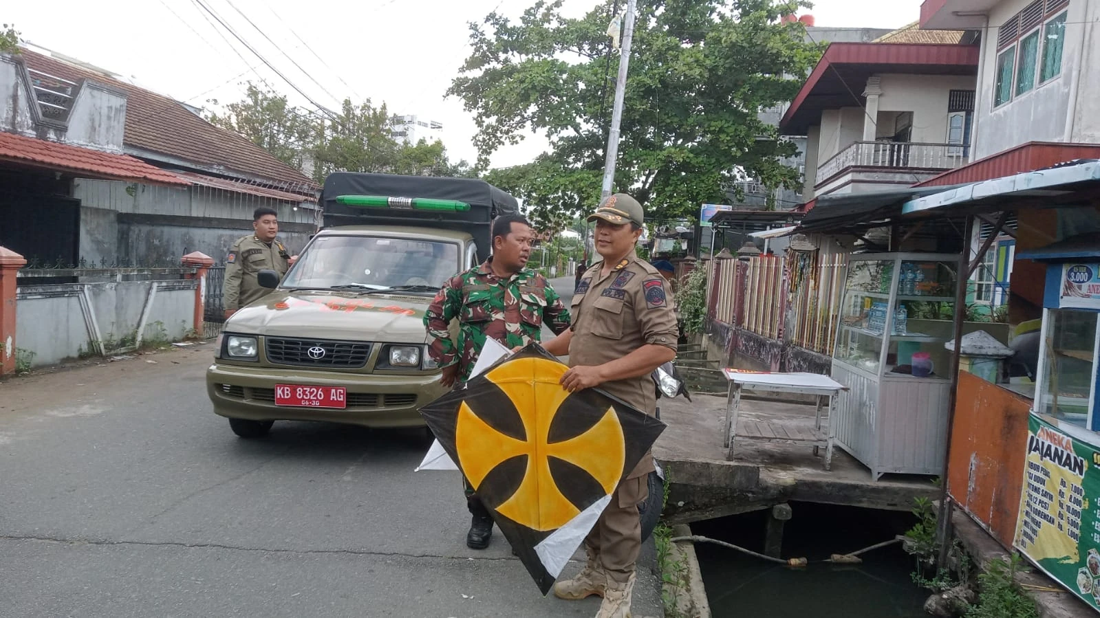 Razia Layangan, Satpol PP Amankan 16 Layangan dan Perlengkapannya