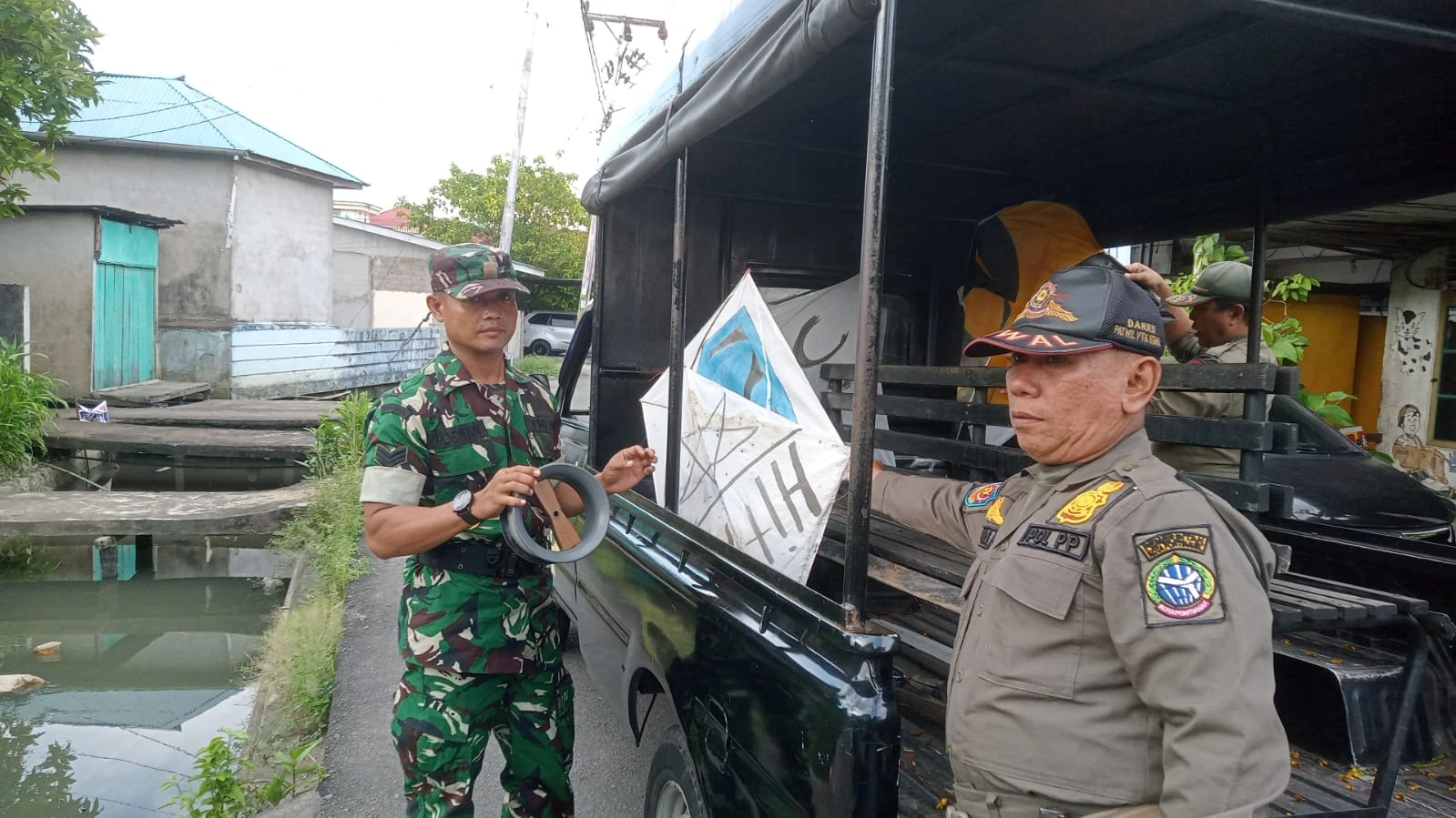 Razia Layangan, Satpol PP Amankan 16 Layangan dan Perlengkapannya