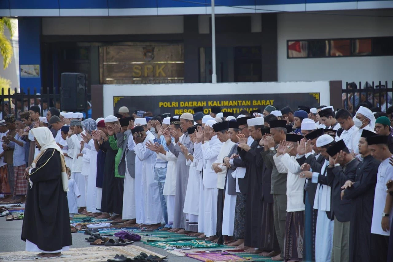Salat Id Berjemaah bersama Warga, Ani Sofian Ajak Maknai Kisah Nabi Ibrahim