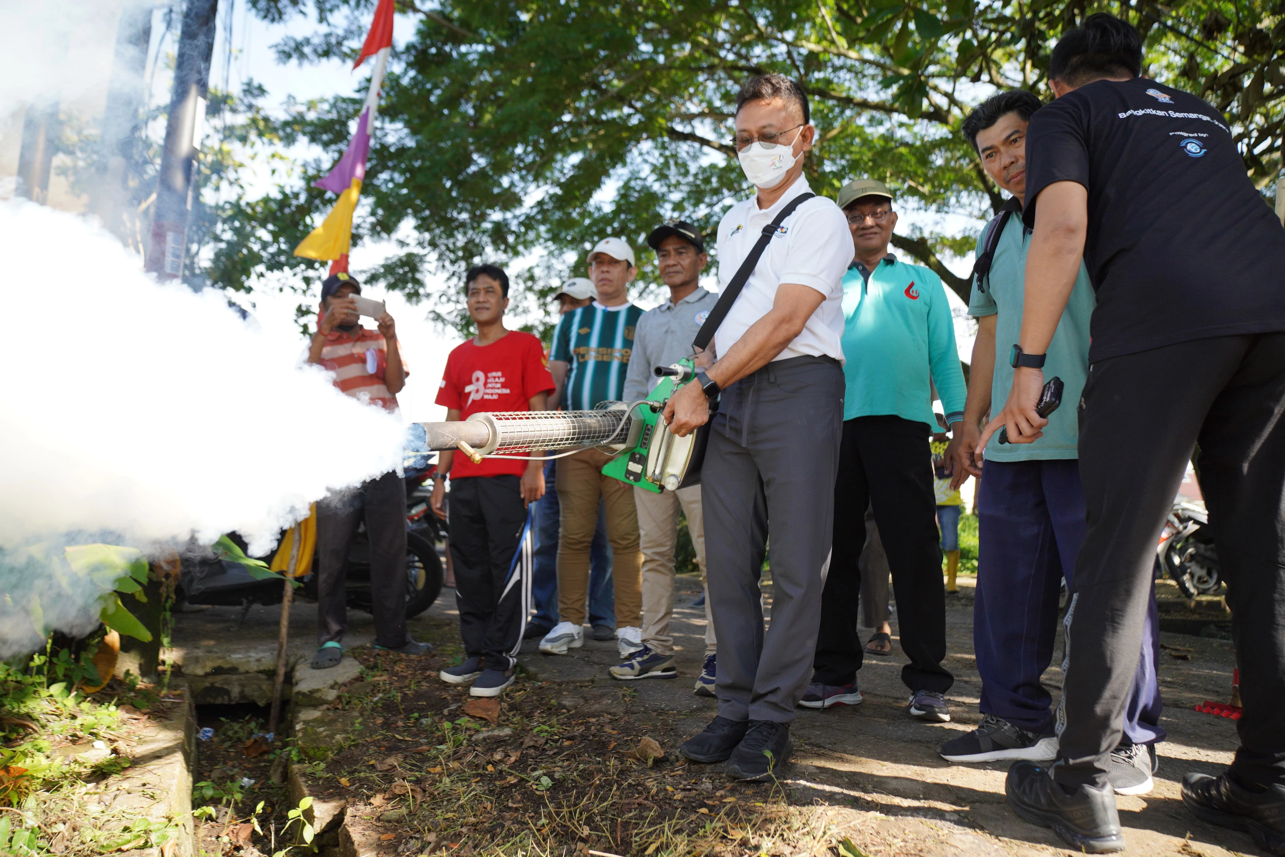 Wali Kota Edi Kamtono Turun Memfogging Lingkungan Rawan DBD
