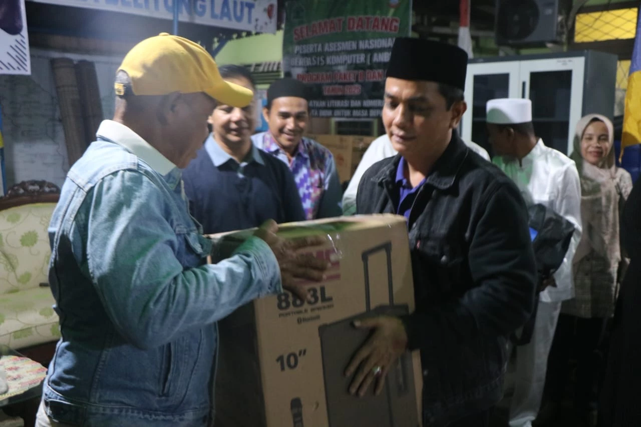 Pemkot Serahkan Bantuan Perlengkapan Perkuat Posyandu dalam Percepatan Penurunan Stunting