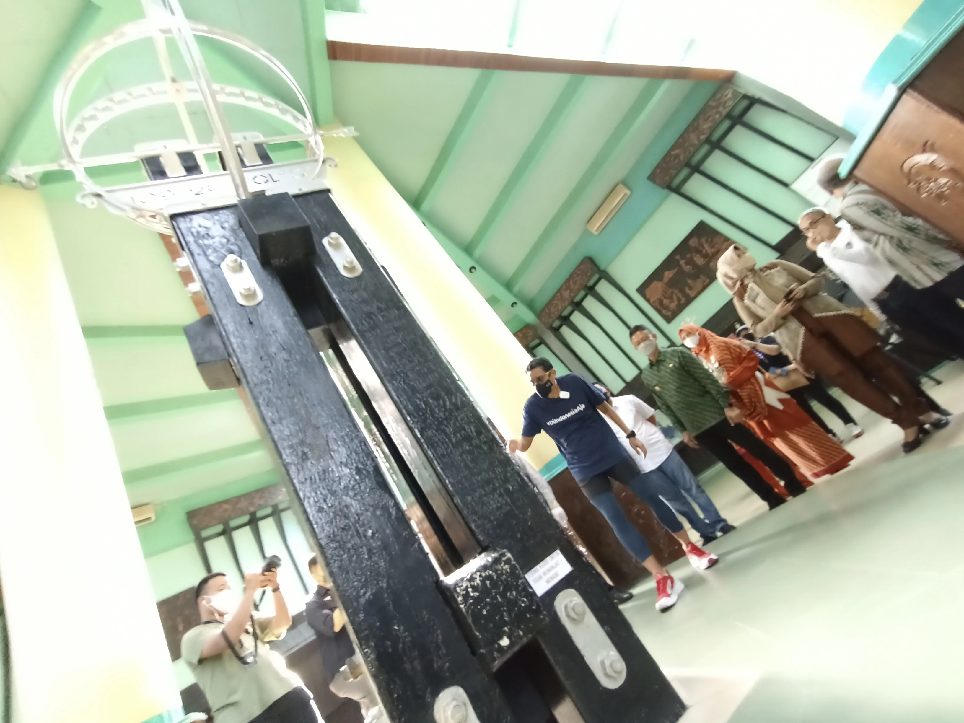 Terima Sertifikat Lintas Tugu Khatulistiwa, Sandiaga Kampanyekan Ayo ke Pontianak