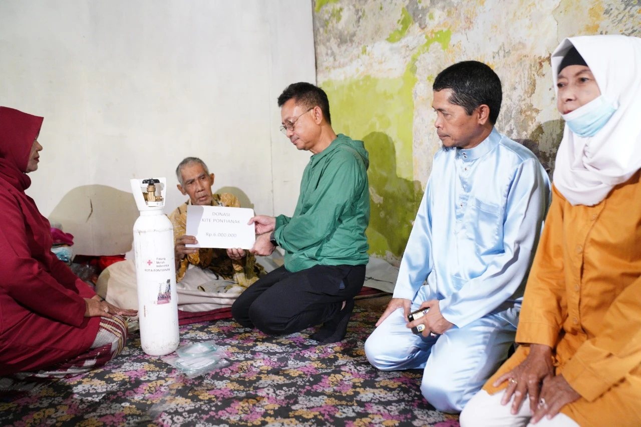 Sambangi Rumah Zulkifli, Wako Edi Kamtono Serahkan Bantuan