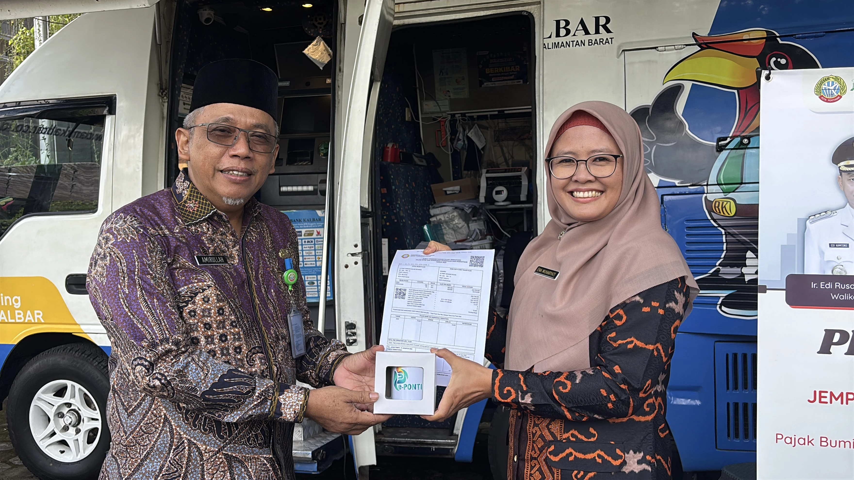 ASN Pemkot Antusias Bayar PBB dan Pajak Kendaraan di Halaman Kantor Wali Kota