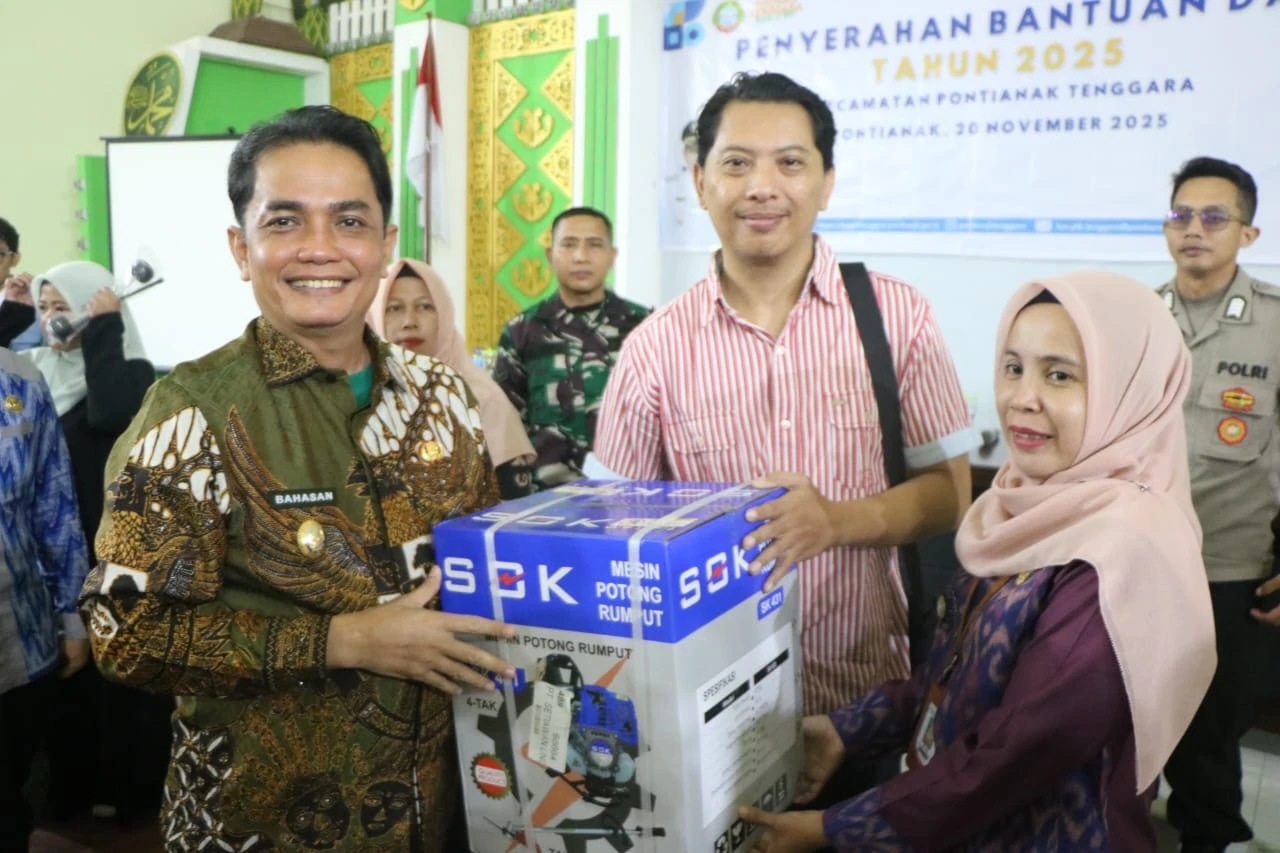 Bahasan Serahkan Bantuan Barang, Dukung Kegiatan Sosial Warga Pontianak Tenggara