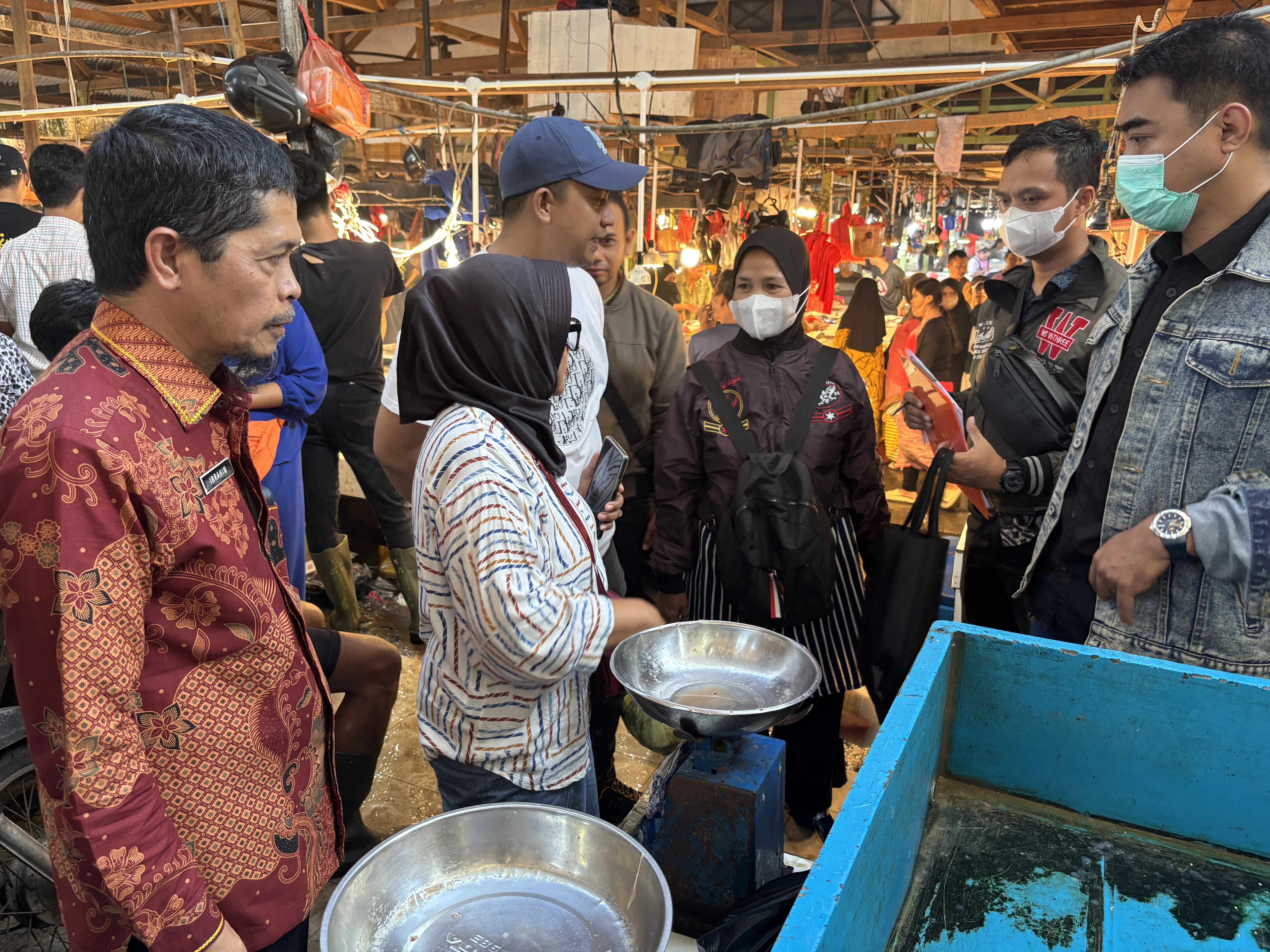 Tim Sidak Proses Oknum Pedagang Gunakan Alat Timbang Curang