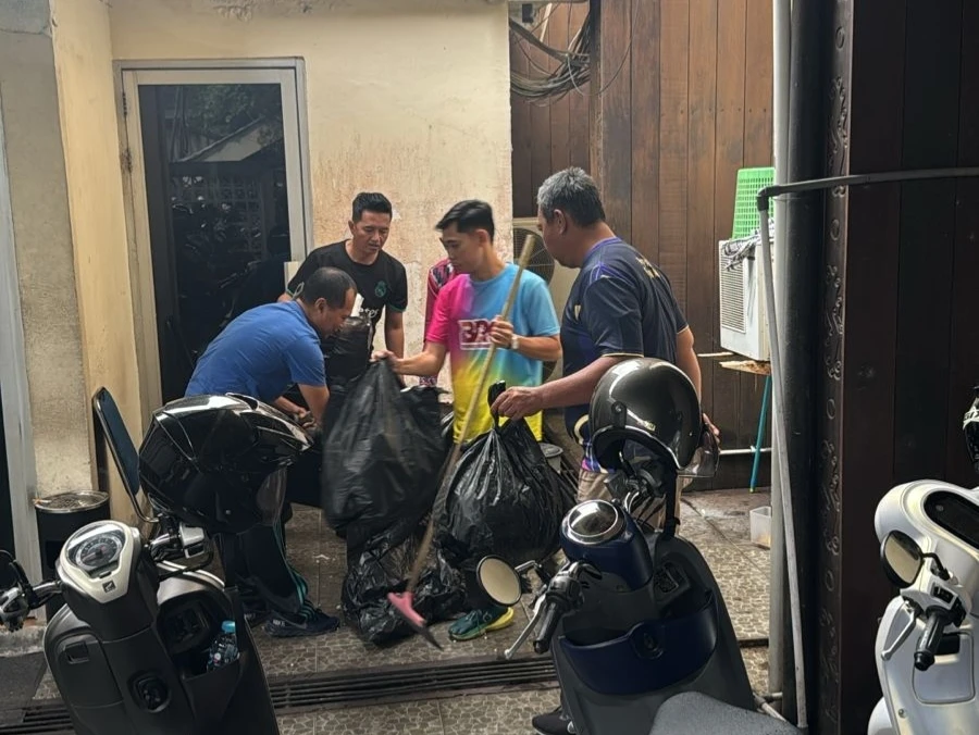 ASN Pemkot Pontianak Gotong Royong Bersihkan Lingkungan Kantor