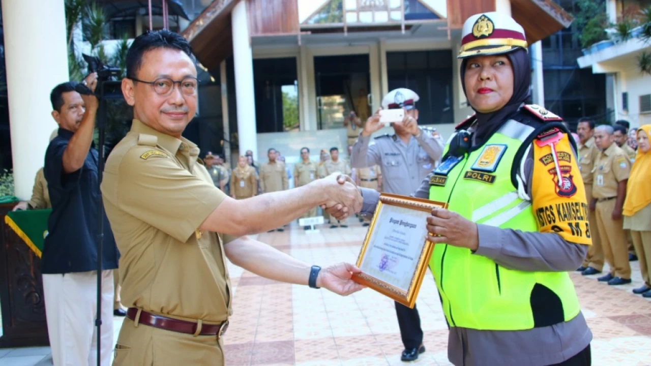 Kompol Syarifah Salbiah Diganjar Penghargaan oleh Pemkot Pontianak