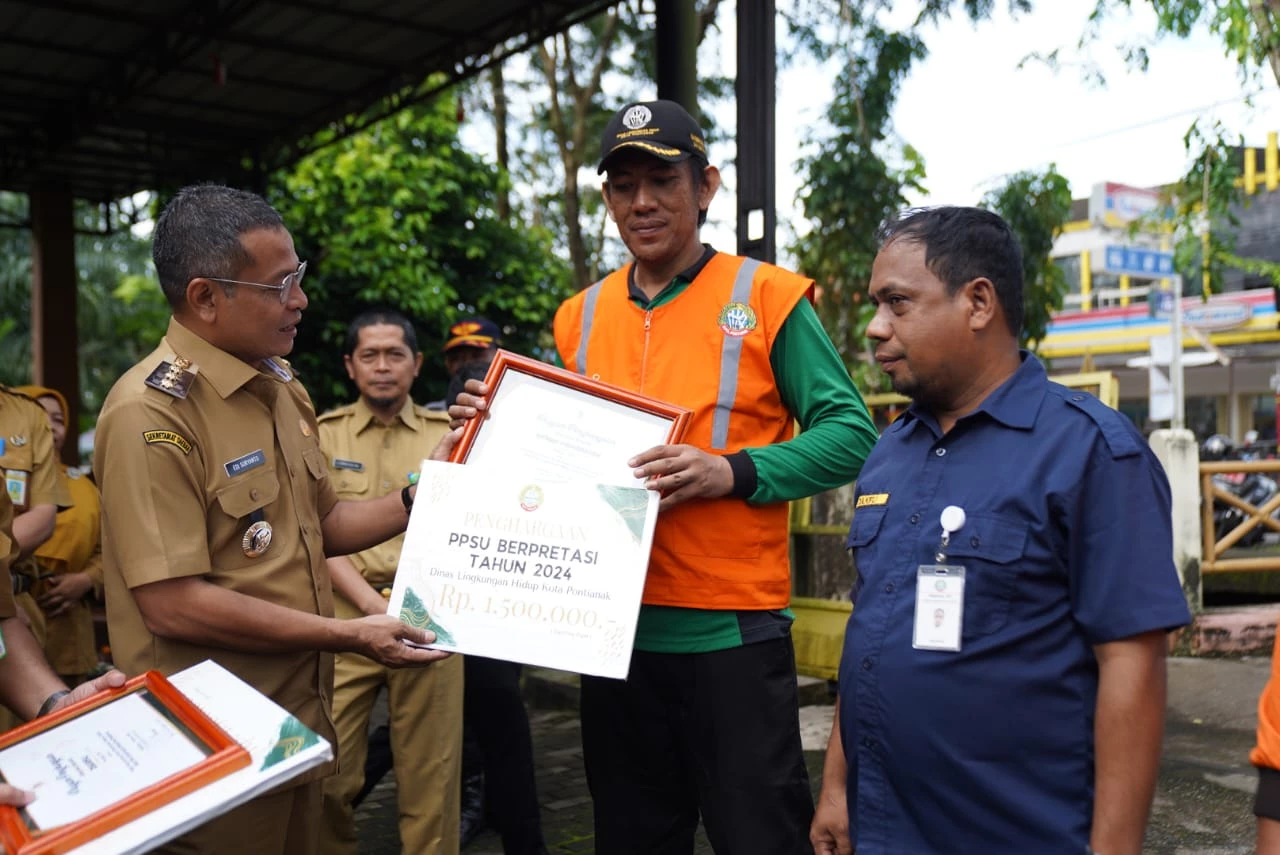 Berikan Reward, Pj Wako Puji Dedikasi Pasukan Oranye Jaga Kebersihan
